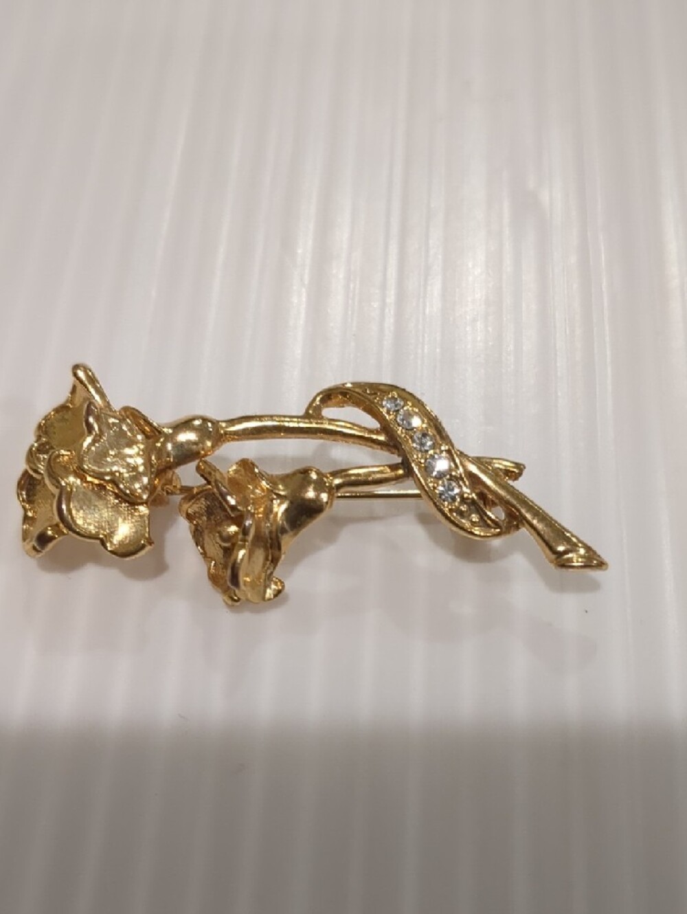 Gold Flower Ribbon Pin Brooch Crystal Rhinestones - Picture 4 of 4